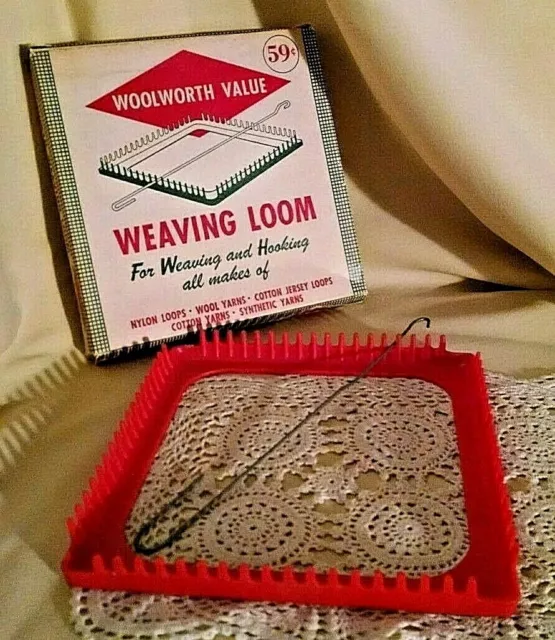 Telar De Tejido De Colección Plástico Rojo Woolworth Con Gancho De Colección 965 Molinos Piramidales.