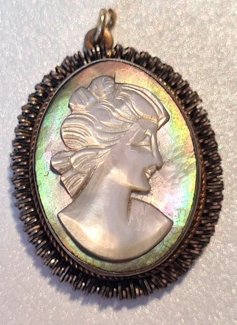 Broche Ancienne Et Rare En Camée De Nacre - Bijou Vintage Français - Occasion