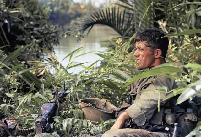 VIETNAM WAR PHOTO / US Soldiers on Patrol Vietnam COLOR Photo 8311 $6. ...