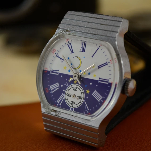 Orologio POBEDA ""Giorno e Notte"" Quadrante Vintage Unione Sovietica URSS Meccanico ASSISTITO