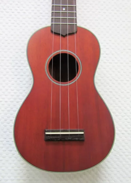 Stagg US70-S Traditionelle Sopran-Ukulele mit massiver Mahagoni Decke + Tasche 2