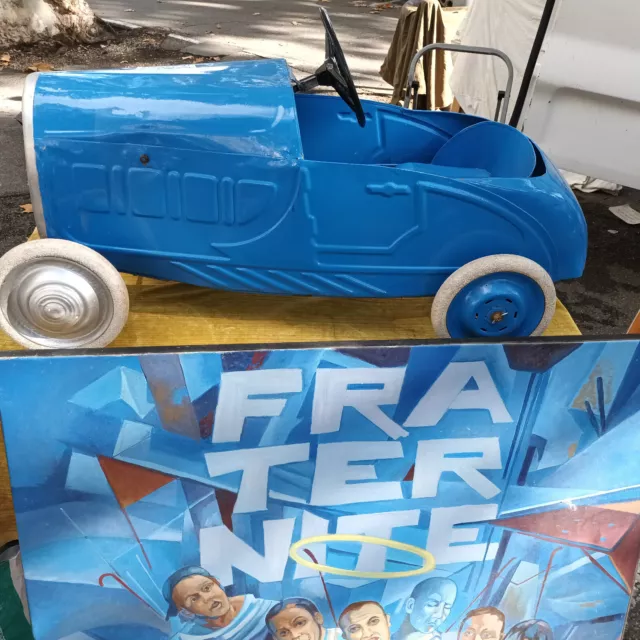 voiture à pédales ancienne