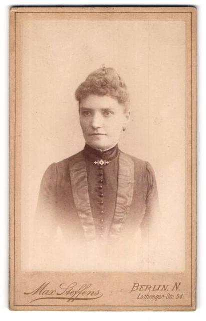 Fotografie Max Steffens, Berlin, Lothringer-Strasse 54, Junge Frau mit Lockenfr
