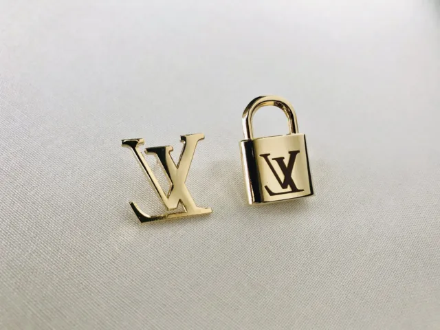 LOUIS VUITTON LAPEL Pin Set Gold Reverse LV Lock Pintrill Monogram