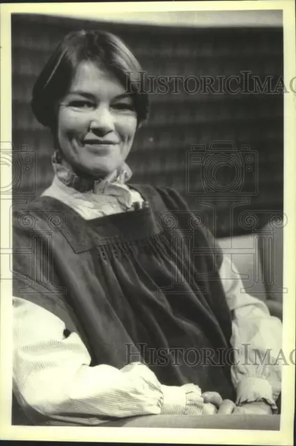 Press Photo Actress Ellen Burstyn smiles in closeup portrait - sap07976