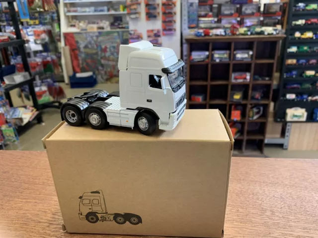 Oxford Cararama 1:50 Scale Volvo Fh12 Diecast Truck 3 Axle Unit White Lorry Cab