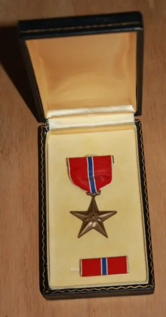 Nice WWII USN Navy USMC Marine Bronze Star Medal wrapped brooch in short case