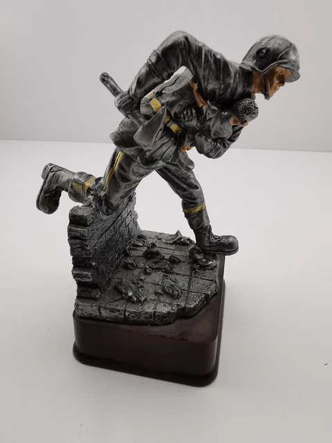 Grande Figurine Pompier 40 Cm – Sauvant Un Enfant, Résine, état Correct