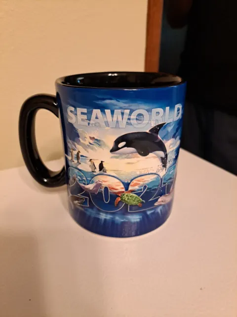 SeaWorld 3D Raised Image Dolphin Shark Whale Shamu Penguin Turtle Souvenir Mug