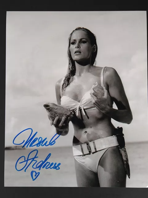 Photo signée Ursula Andress "Honey Ryder" Autographe COA James Bond 007 Dr. No