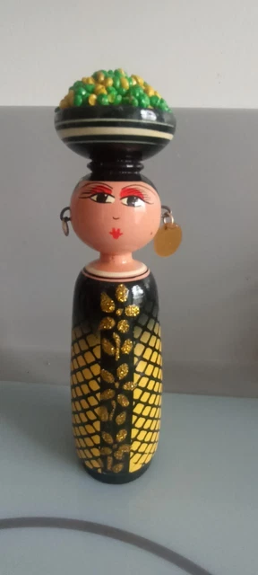 Figurine D'homme En Bois Secouant, Avec Chapeau De Noël, Poupée En Bois Faite à La Main, Charmante Petite Figurine En Bois Avec 12 Expressions Magnétiques, Décorations Créatives Pour Tableau De Bord