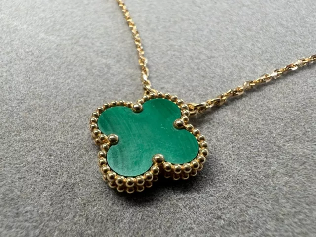 Van Cleef & Arpels Vintage Alhambra pendant, 18K Yellow Gold and Malachite