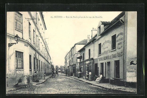 CPA Bezons, Rue de Paris prise de la rue de Houille, vue de la rue