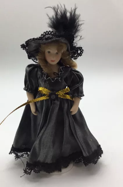 Dolls House Lady Wearing Grey Dress - 14.5 cm