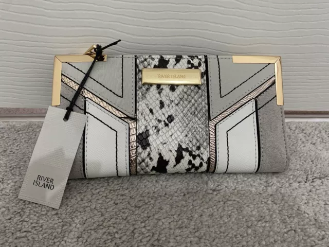 River clearance island wallet