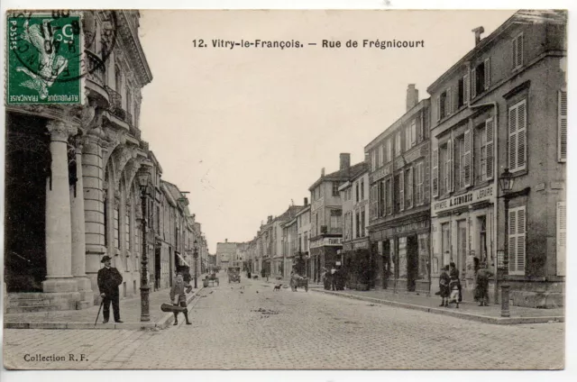 VITRY LE FRANCOIS - Marne - CPA 51 - rue de Fregnicourt - commerces