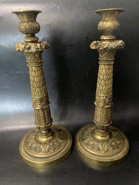 ancienne paire de bougeoirs en bronze massif
