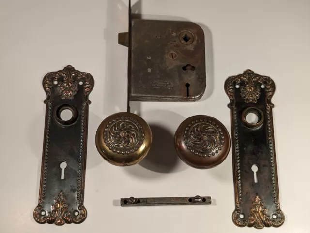 EASTLAKE VICTORIAN Door Knob and Lock Set - Solid Brass and Steel Mechanism