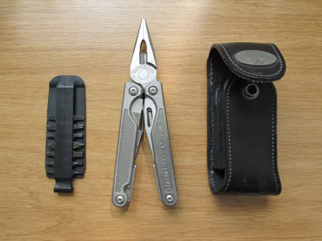 Leatherman Charge Ti - Multitool mit Lederholster und Bit-Set