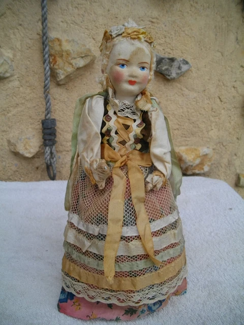 Poupée Miniature Ancienne En Bois Et Tissu Avec Poussin - Mougnonette De Pâques