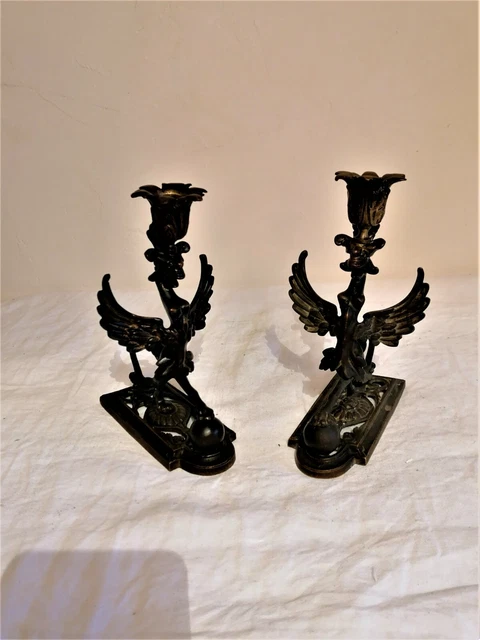 Ancienne paire de bougeoirs en bronze d'époque XIXème.