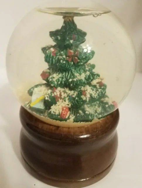 Árbol de Navidad musical de los 80 de colección con globo de nieve regalos te deseamos una feliz Navidad