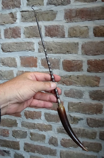 trés grand crochet à bottine ouvragé - tire lacet 19ème