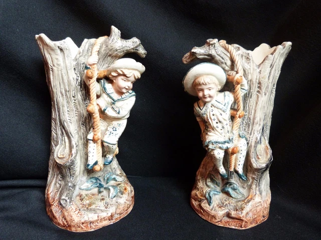 Paire de vases en faïence barbotine enfants