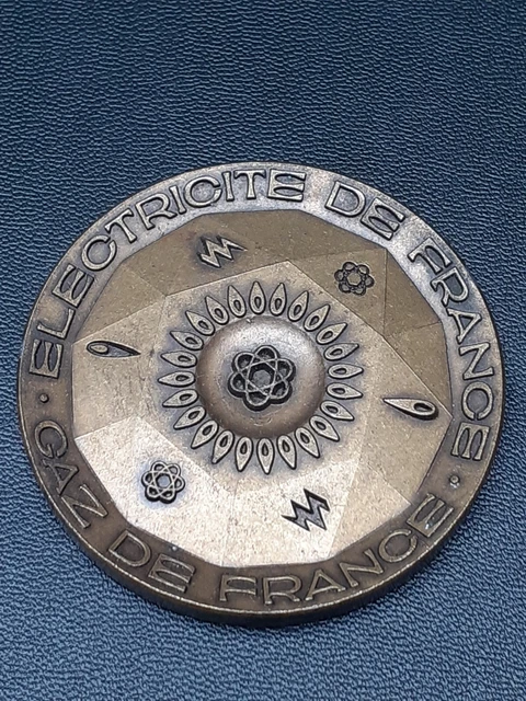 ENTREPRISES, INDUSTRIES ET COMMERCES DIVERS Médaille de mérite EDF / GDF, 20 années de service fme_764385 Médailles