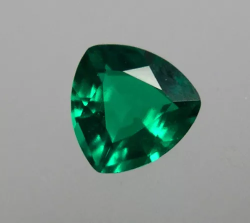 EMERAUDE HYDROTHERMALE 7x7mm 1,05ct  B. VERT ZAMBIE