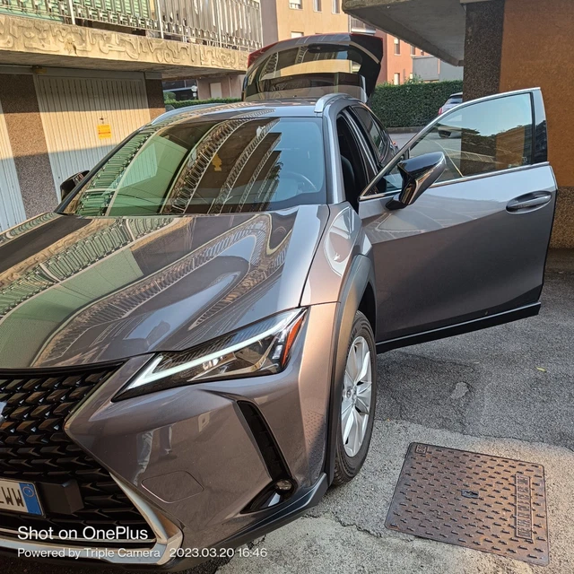 Autovettura Lexus UX h250 Hybrid 3