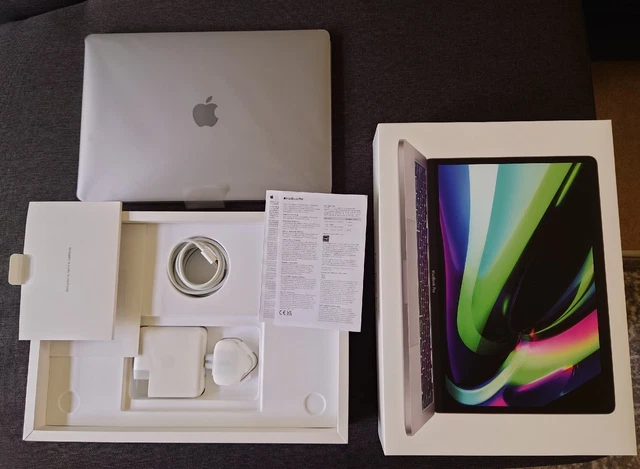 Apple MacBook Pro M1 13 pollici 8 GB RAM/256 GB SSD grigio siderale - Regno Unito - Touch Bar