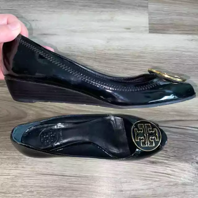 TORY BURCH BLACK Patent Leather Peep Toe Wedge Pumps Gold Medallion ...
