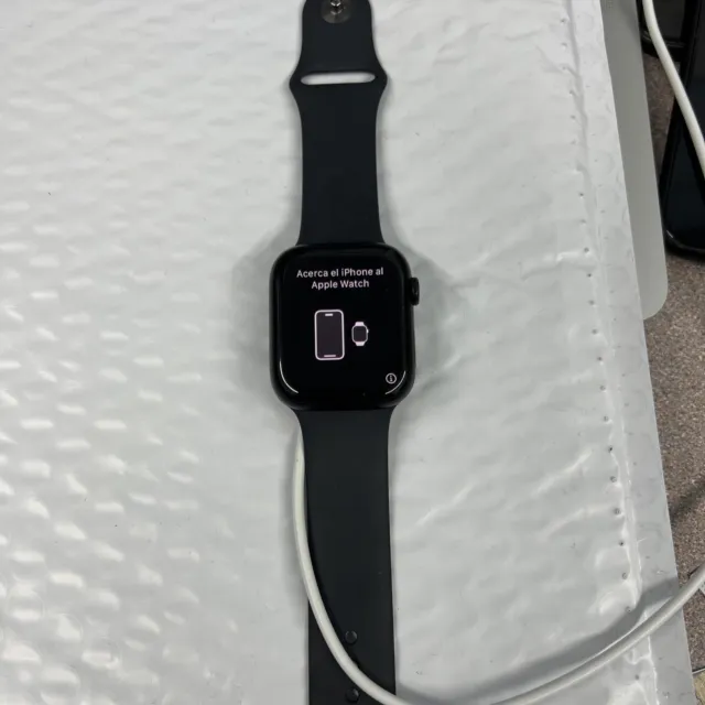 Apple Watch Serie 8 45 mm Mitternacht Aluminiumgehäuse mit Sportband (GPS + HANDY
