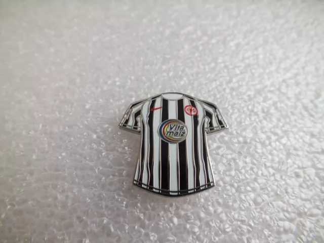 EINTRACHT Frankfurt - Sondertrikot  mit Vita Malz Werbung -  Pin. 3