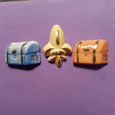 LOT TROIS FEVES LAFAYETTE GOURMET FLEUR DE LYS COFFRES même série 