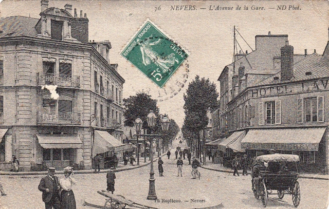 NEVERS 76 l'avenue de la gare timbrée 1910