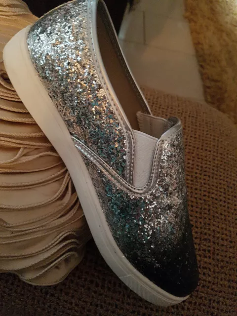 SOLE DIVA 7EEE Ombre Glitter Pumps Silver Black. Worn Once Fab