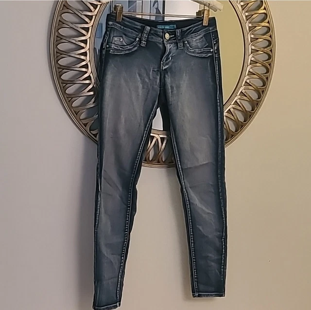 YMI wanna betta butt booty lifting skinny jeans Size 3