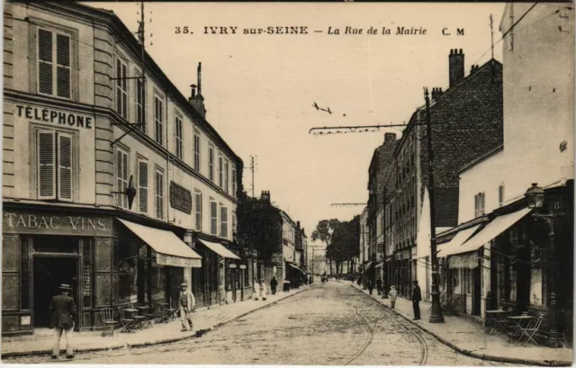 CPA IVRY-sur-SEINE La Rue de la Mairie (65614)