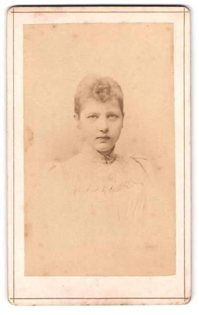 Fotografie L. Belitski, Nordhausen, Freiheit 14, Portrait Mädchen im festlichen