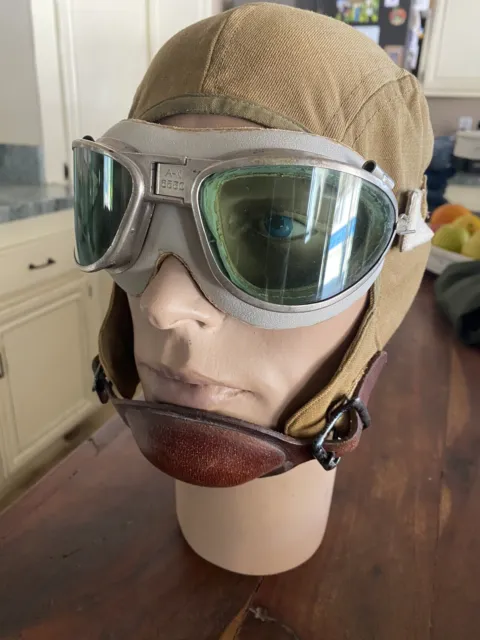WW2 US Original flying goggles and cloth helmet
