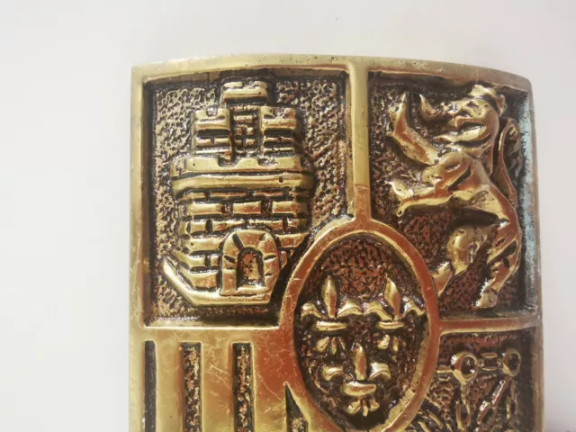 Escudo HERÁLDICO De Bronce. 11  x 5 cm. 2