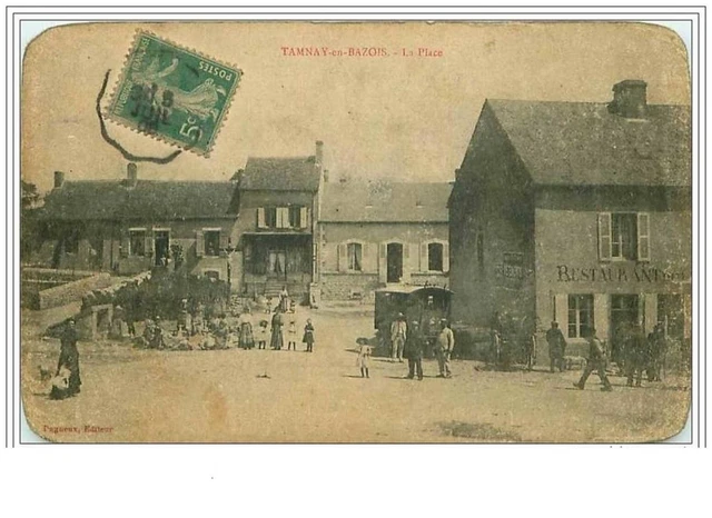 58.Tamnay En Bazois.la Place.restaurant.coins Arrondis