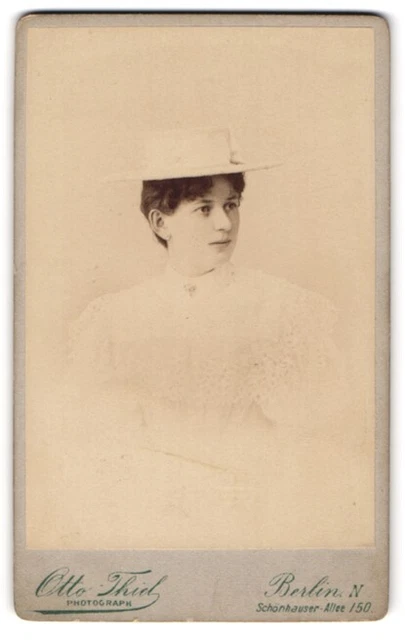 Fotografie Otto Thiel, Berlin-N., Schönhauser-Alle 150, Junge Dame in weißer Kl