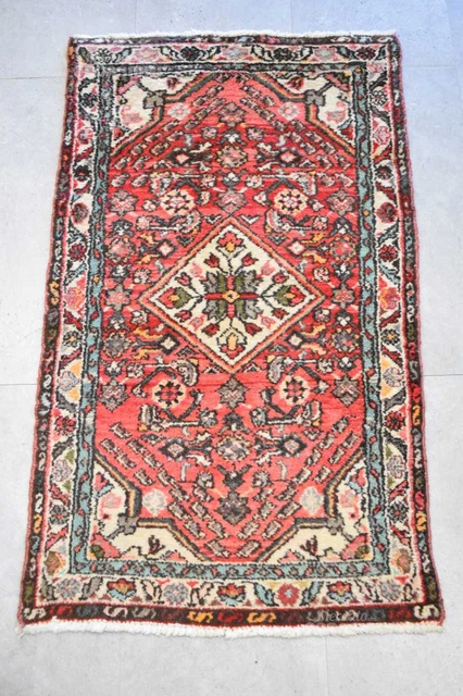 Alfombra Persa Pequeño Fantasía Central Rombo Blanco Marrón Dimension 107x6