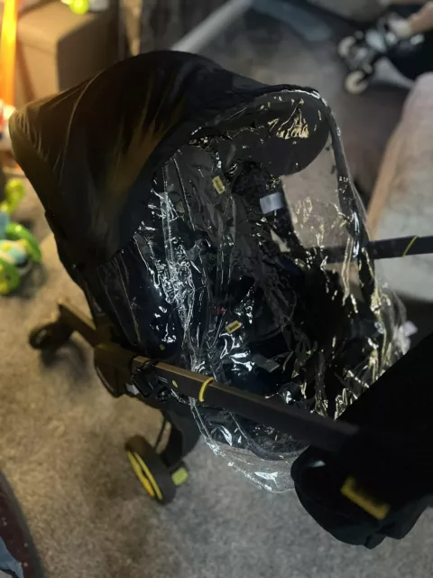 Doona + Car Seat Stroller With Isofix Base - Nitro Black. Baby Bag &Rain Cover.