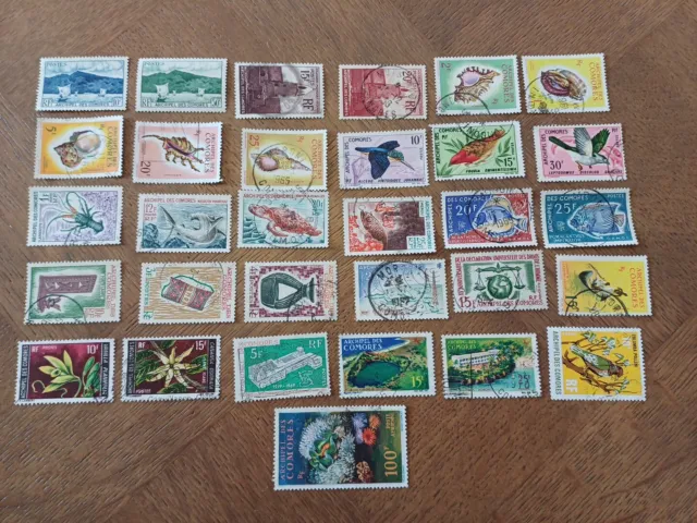 31 timbres Obl  Comores 1 à 64 + PA 5 Artisanat Faune Flore cote 127 € TTB