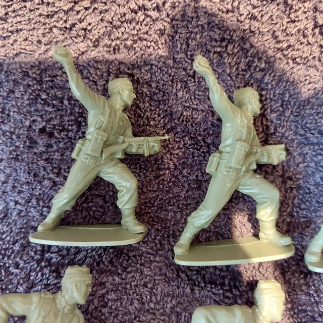 VINTAGE AIRFIX 1/32 scale 1970s WW2 British Commando toy soldiers x 21 ...