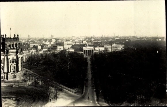 Foto Ak Berlin Tiergarten, Blick zum Brandenburger Tor,... - 3475197